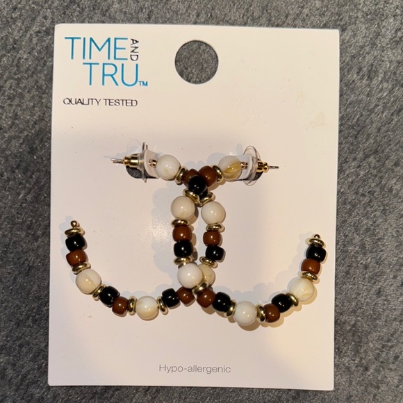 NWT- Elegant Beaded Hoop Earrings - Picture 3 of 4